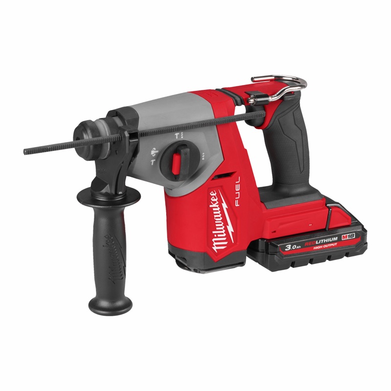 Milwaukee M18 FHAC16 vu de trois quarts, poignée latérale montée
