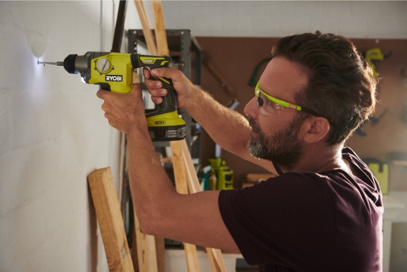 Perçage dans une ossature bois au Ryobi R18SDS