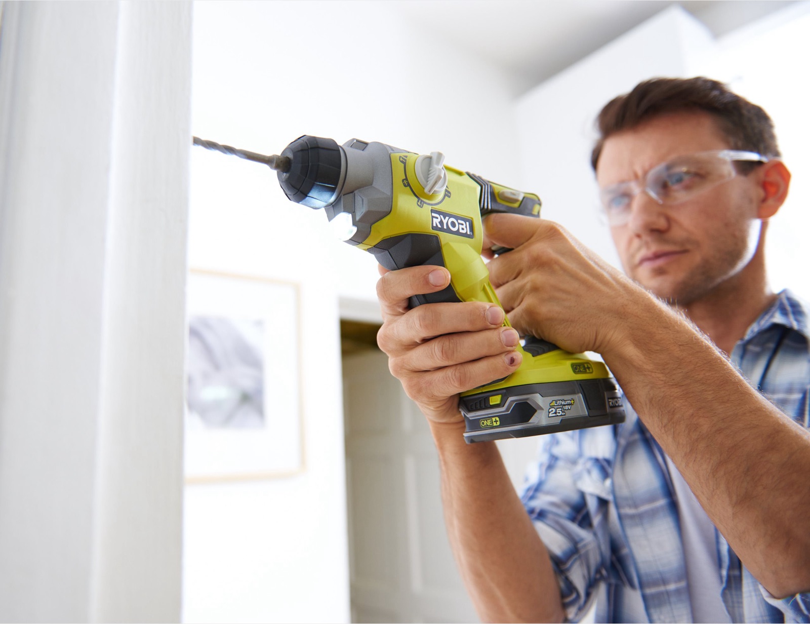 Perçage d'un mur intérieur au Ryobi R18SDS